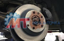 Замена тормозных дисков и колодок на Volkswagen Touareg JP